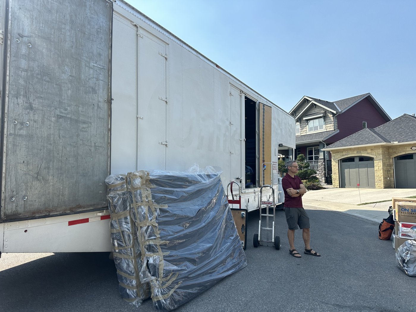 Red flags when hiring movers in Calgary, Western Provincial Movers Calgary crew and truck, Calgary AB